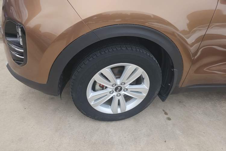 Used Kia KX5 2016 2.0L Automatic 2WD GLS Left Front Wheel Hub