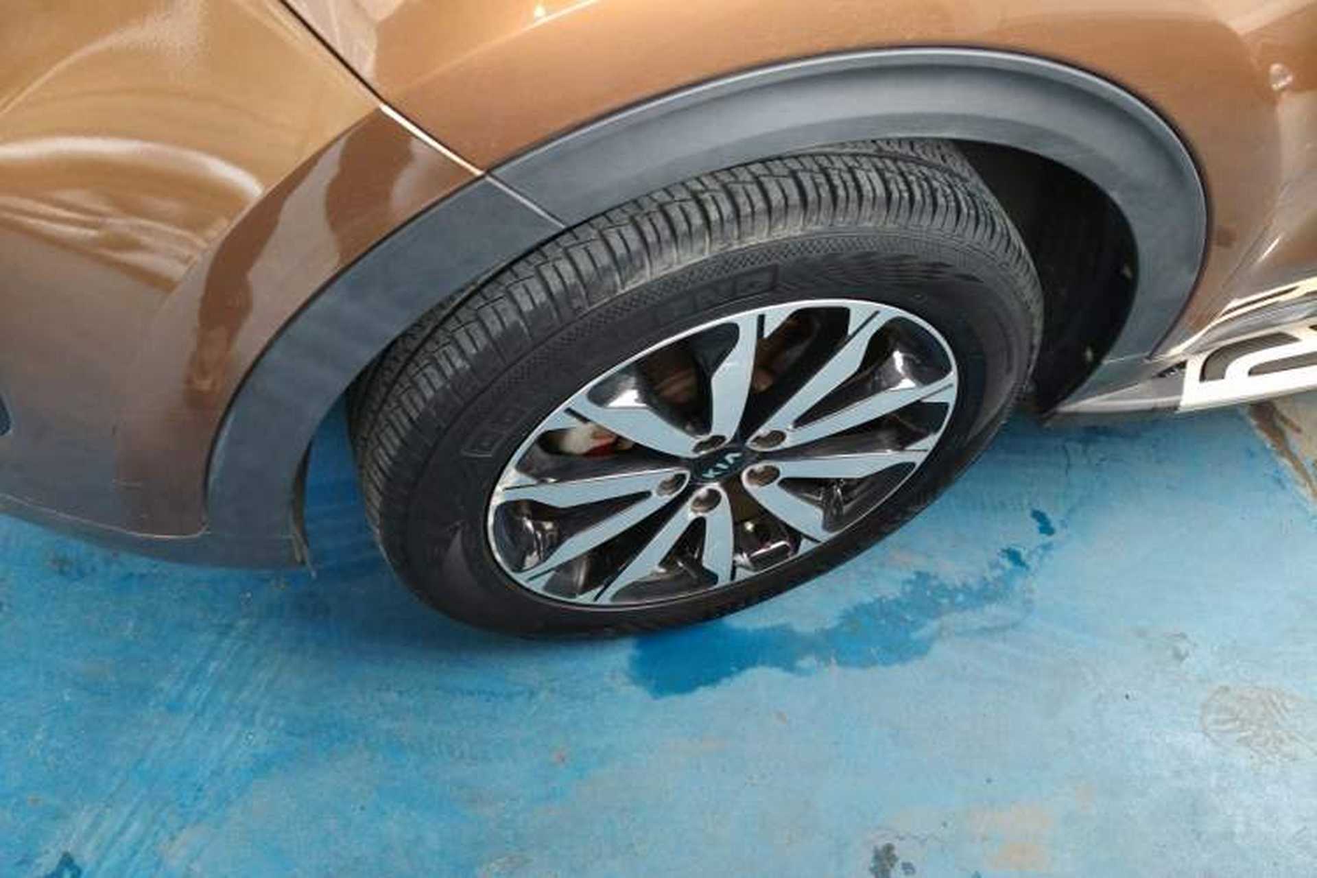 Used Kia KX5 2016 1.6T Automatic Two-Wheel Drive DLX Left Front Wheel Hub