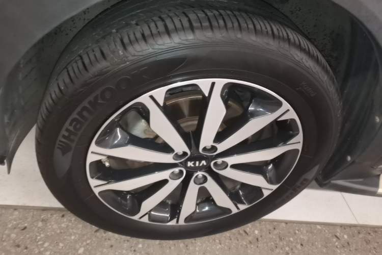 Used Kia KX5 2016 2.0L Automatic 2WD Premium Left Front Wheel Hub