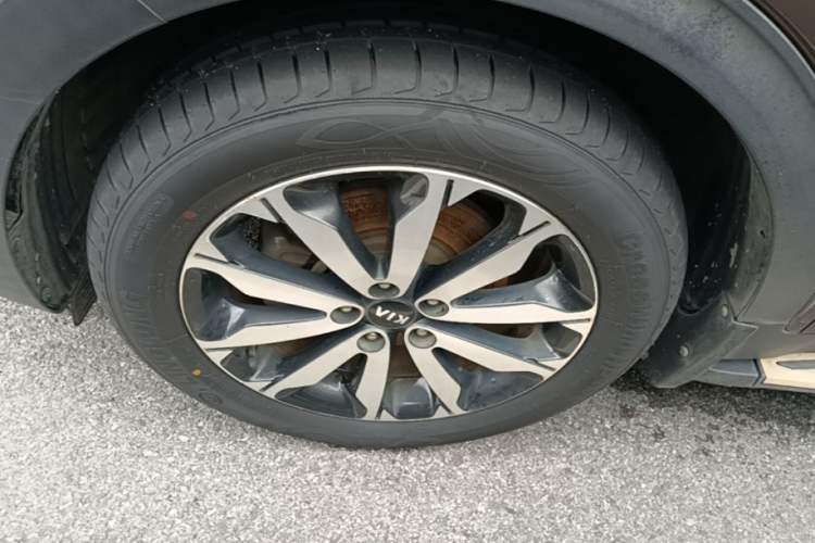 Used Kia KX5 2016 1.6T Automatic Two-Wheel Drive DLX Left Front Wheel Hub