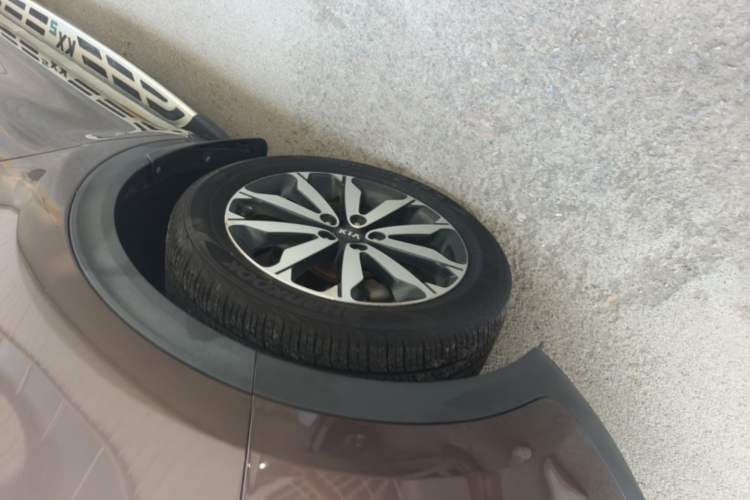 Used Kia KX5 2016 2.0L Automatic 2WD GLS Left Front Wheel Hub