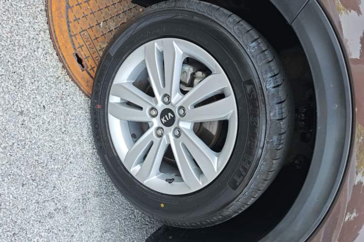 Used Kia KX5 2016 1.6T Automatic Two-Wheel Drive DLX Left Front Wheel Hub
