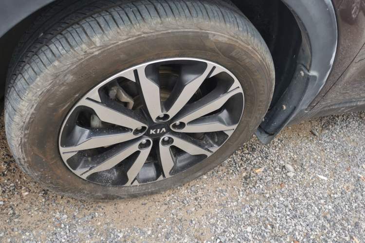 Used Kia KX5 2016 1.6T Automatic Two-Wheel Drive DLX Left Front Wheel Hub