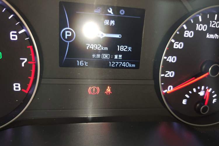Used Kia KX5 2016 1.6T Automatic Two-Wheel Drive DLX Odometer Close Up