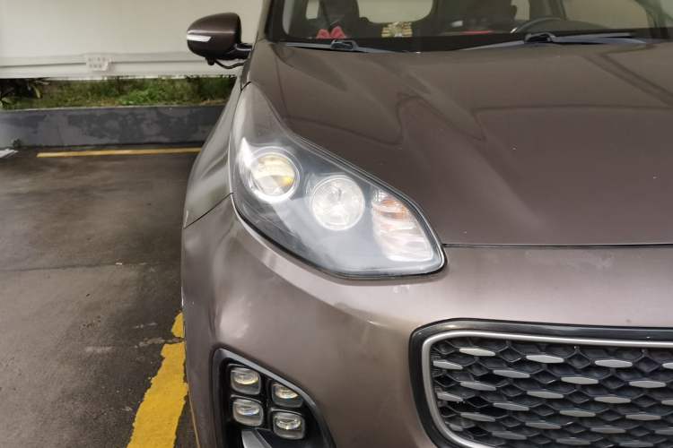 Used Kia KX5 2016 1.6T Automatic Two-Wheel Drive DLX Right Front Headlight