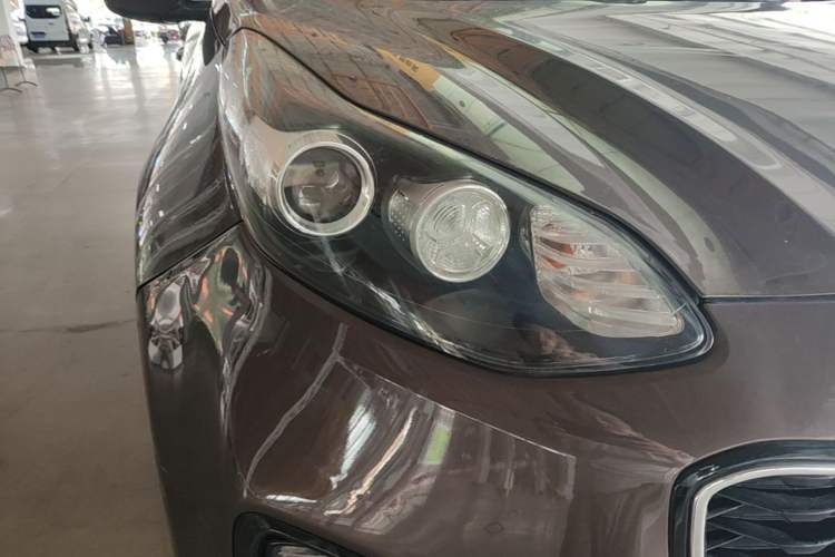 Used Kia KX5 2016 2.0L Automatic 2WD GLS Right Front Headlight
