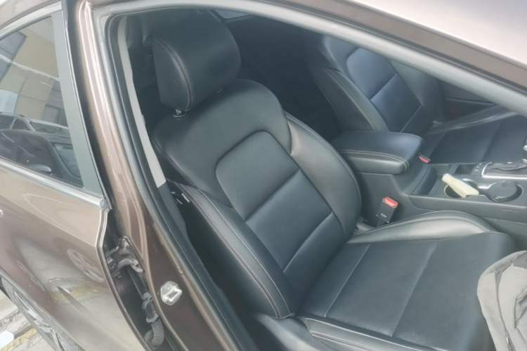 Used Kia KX5 2016 1.6T Automatic Two-Wheel Drive DLX Right Front Seat