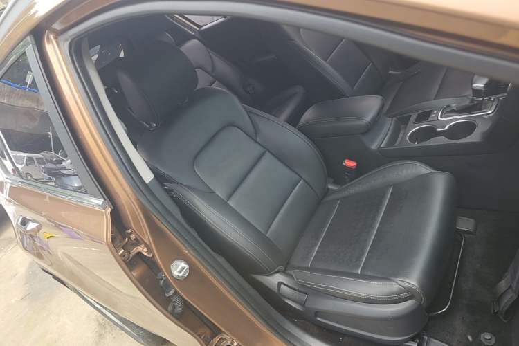 Used Kia KX5 2016 2.0L Automatic 2WD GLS Right Front Seat