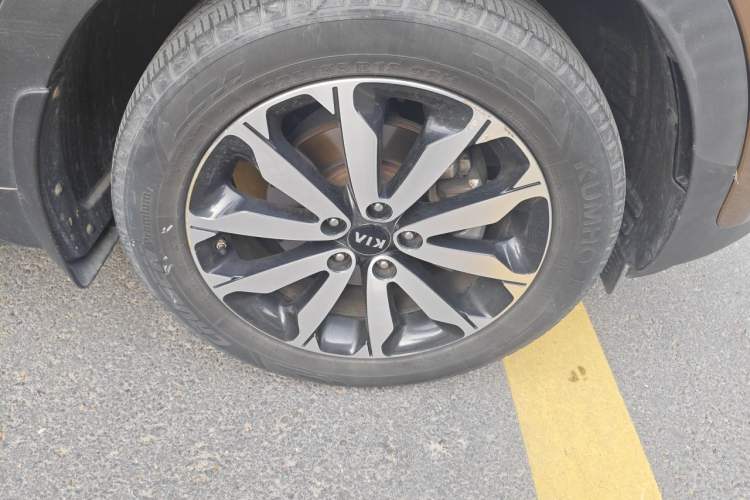 Used Kia KX5 2016 1.6T Automatic Two-Wheel Drive DLX Right Front Wheel Hub