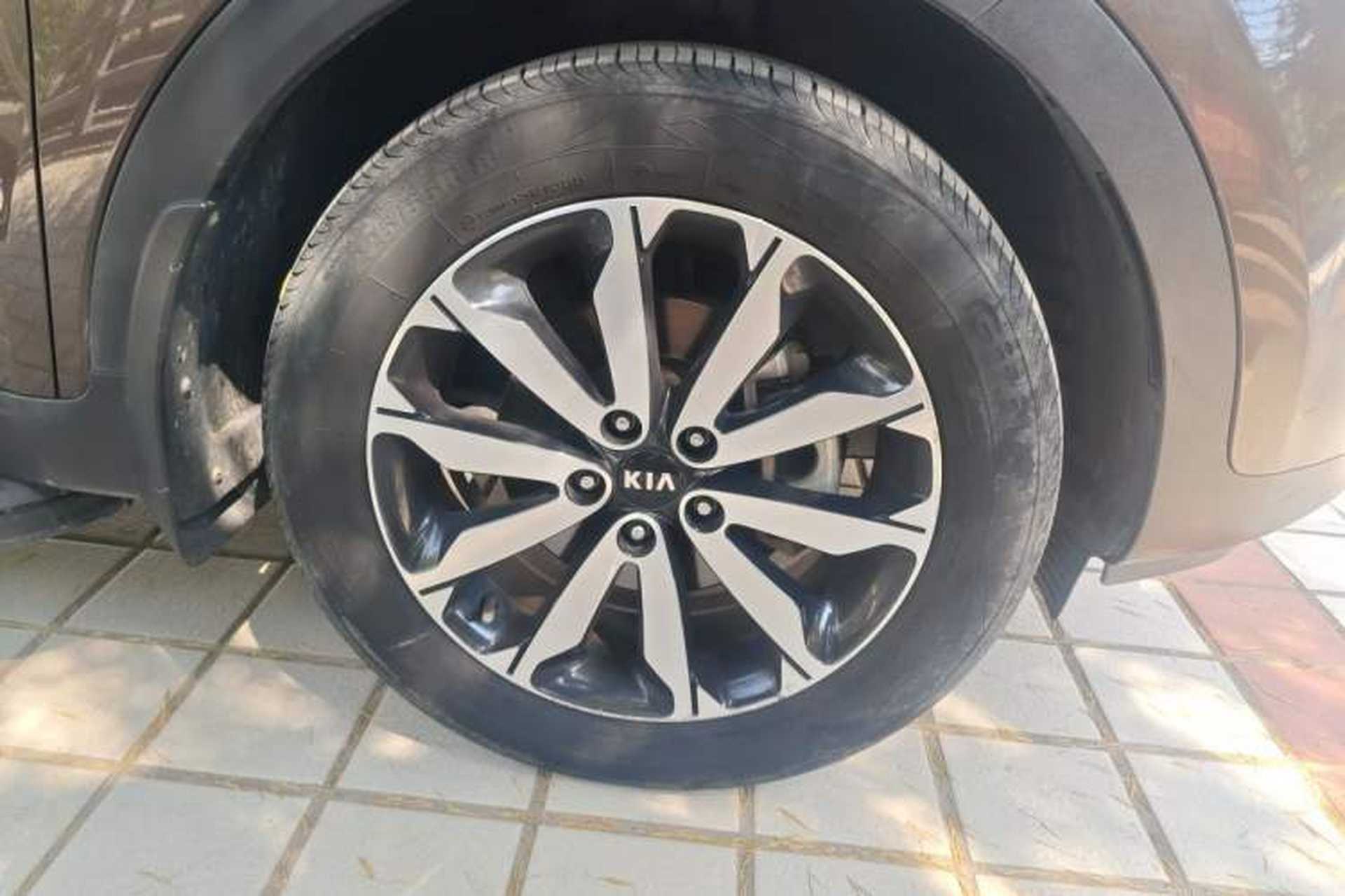 Used Kia KX5 2016 1.6T Automatic Two-Wheel Drive DLX Right Front Wheel Hub