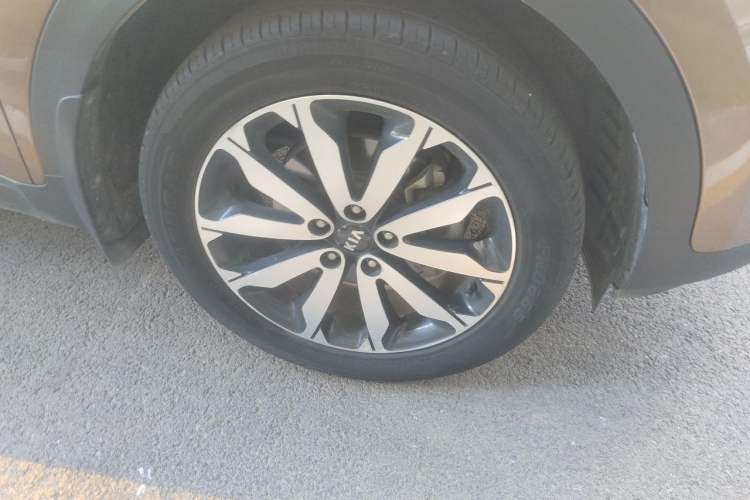 Used Kia KX5 2016 1.6T Automatic Two-Wheel Drive DLX Right Front Wheel Hub