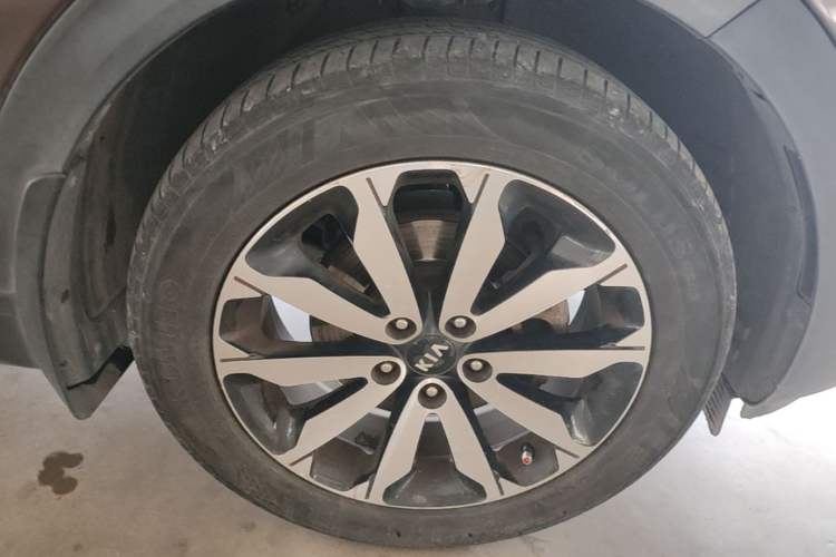 Used Kia KX5 2016 2.0L Automatic 2WD GLS Right Front Wheel Hub
