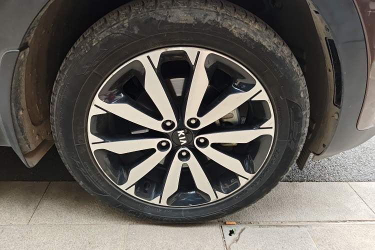 Used Kia KX5 2016 1.6T Automatic Two-Wheel Drive DLX Right Front Wheel Hub