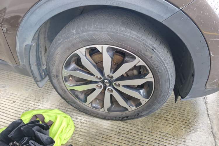 Used Kia KX5 2016 2.0L Automatic 2WD GLS Right Front Wheel Hub