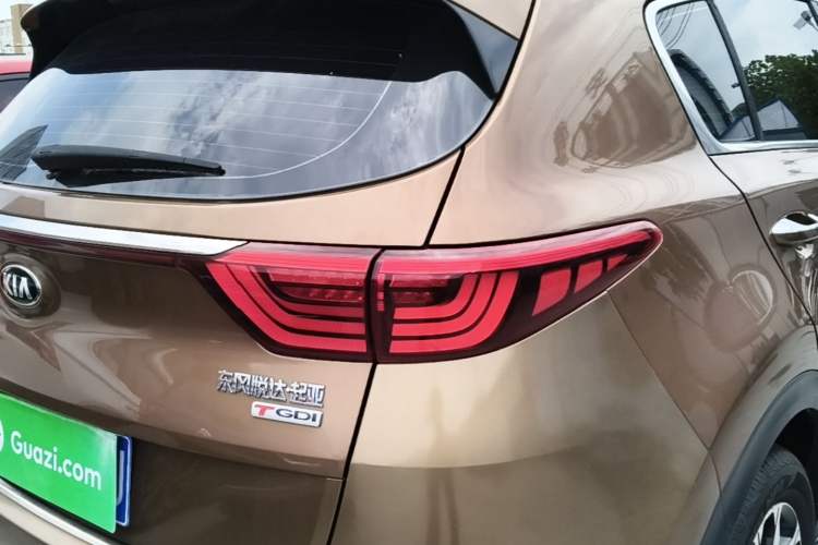 Used Kia KX5 2016 1.6T Automatic Two-Wheel Drive DLX Right Rear Taillight