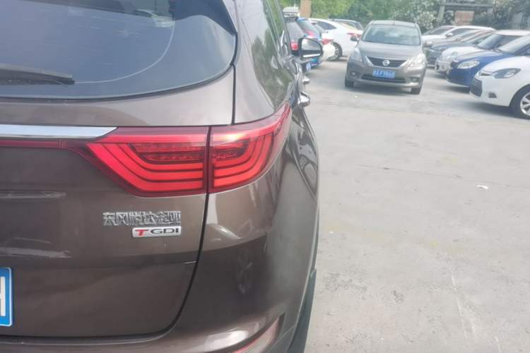 Used Kia KX5 2016 1.6T Automatic Two-Wheel Drive DLX Right Rear Taillight