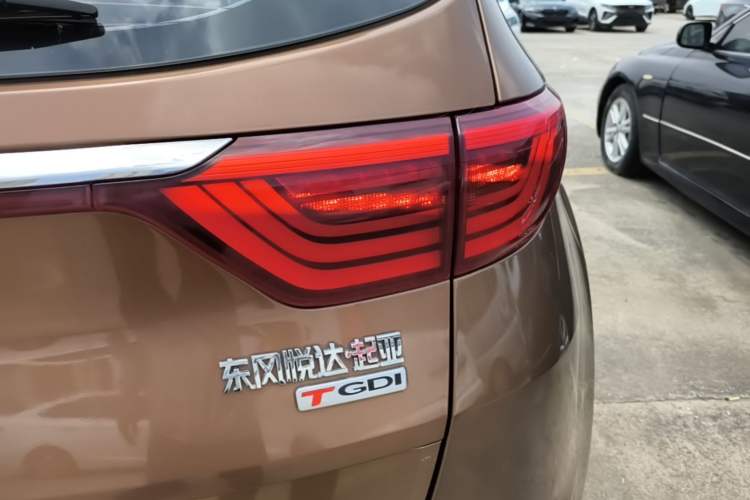 Used Kia KX5 2016 1.6T Automatic Two-Wheel Drive DLX Right Rear Taillight