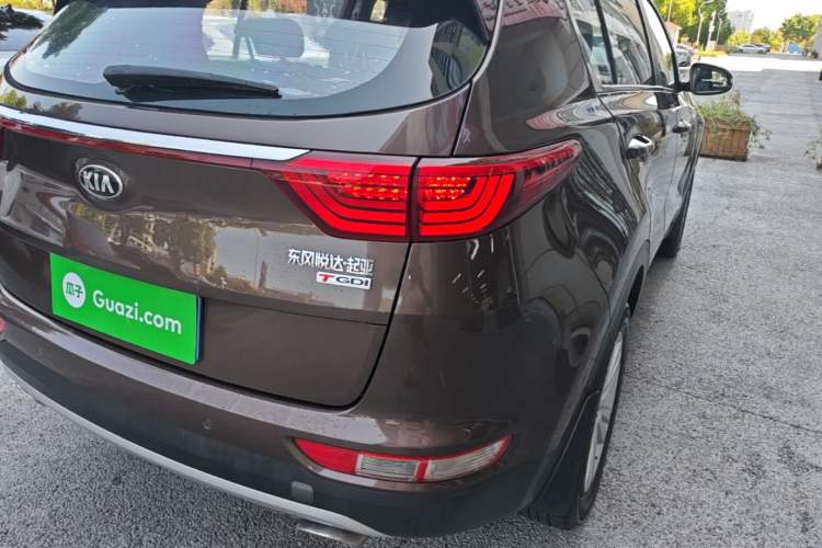 Used Kia KX5 2016 1.6T Automatic Two-Wheel Drive DLX Right Rear Taillight