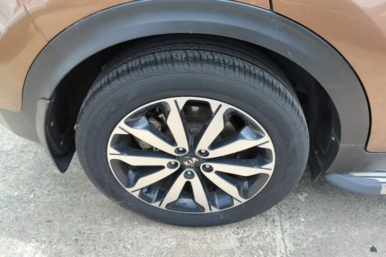 Used Kia KX5 2016 1.6T Automatic Two-Wheel Drive DLX Right Rear Wheel Hub