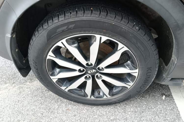 Used Kia KX5 2016 1.6T Automatic Two-Wheel Drive DLX Right Rear Wheel Hub