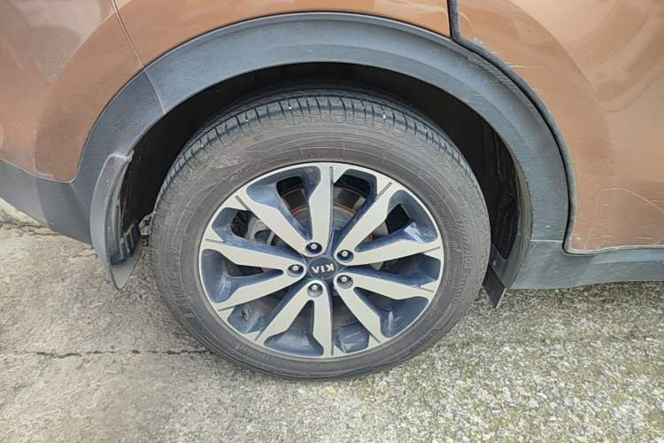 Used Kia KX5 2016 1.6T Automatic Two-Wheel Drive DLX Right Rear Wheel Hub