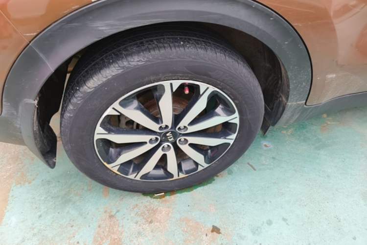 Used Kia KX5 2016 1.6T Automatic Two-Wheel Drive DLX Right Rear Wheel Hub
