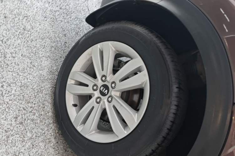 Used Kia KX5 2016 1.6T Automatic Two-Wheel Drive DLX Right Rear Wheel Hub