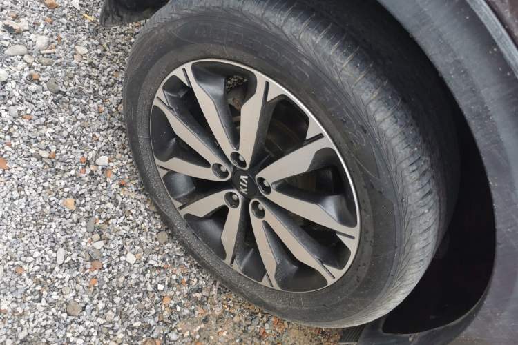 Used Kia KX5 2016 1.6T Automatic Two-Wheel Drive DLX Right Rear Wheel Hub
