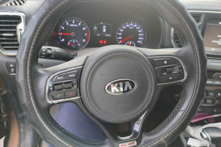 Used Kia KX5 2016 1.6T Automatic Two-Wheel Drive Premium Steering Wheel