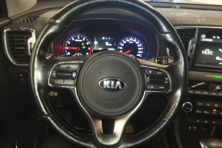 Used Kia KX5 2016 2.0L Automatic 2WD Premium Steering Wheel