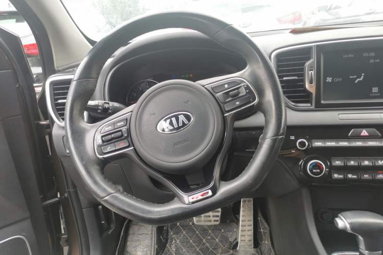 Used Kia KX5 2016 1.6T Automatic Two-Wheel Drive DLX Steering Wheel