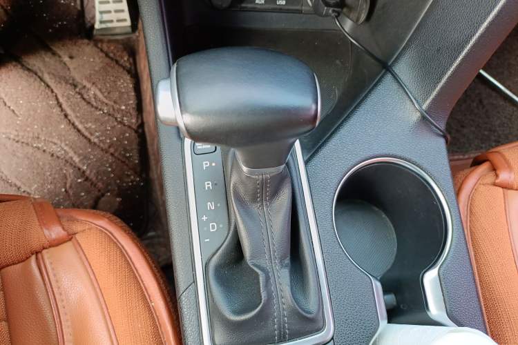 Used Kia KX5 2016 1.6T Automatic Two-Wheel Drive DLX Gear Lever