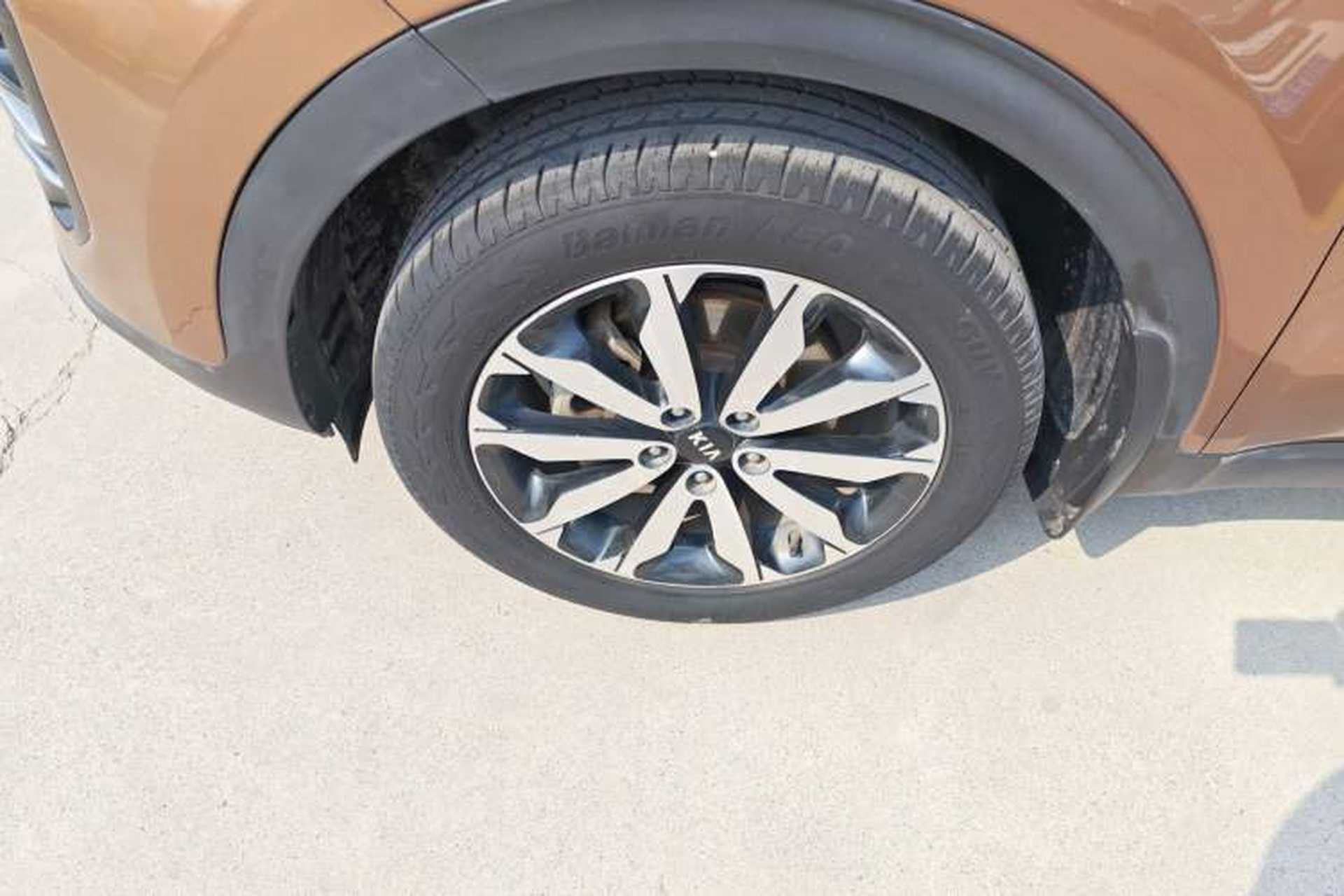 Used Kia KX5 2016 2.0L Automatic 2WD GLS Left Front Wheel Hub