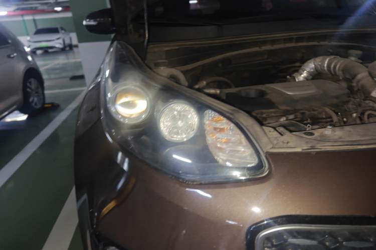 Used Kia KX5 2016 1.6T Automatic Two-Wheel Drive DLX Right Front Headlight