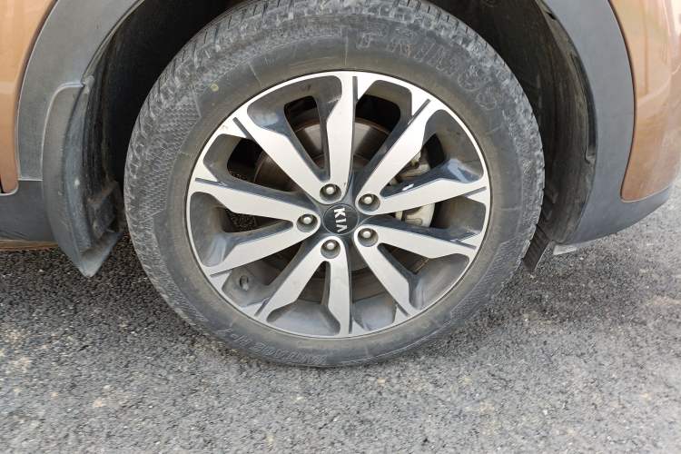 Used Kia KX5 2016 1.6T Automatic Two-Wheel Drive DLX Right Front Wheel Hub