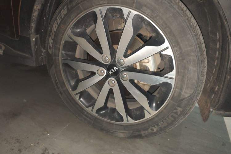 Used Kia KX5 2016 1.6T Automatic Two-Wheel Drive DLX Right Front Wheel Hub