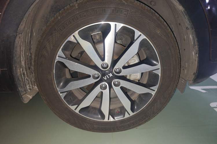 Used Kia KX5 2016 1.6T Automatic Two-Wheel Drive DLX Right Front Wheel Hub
