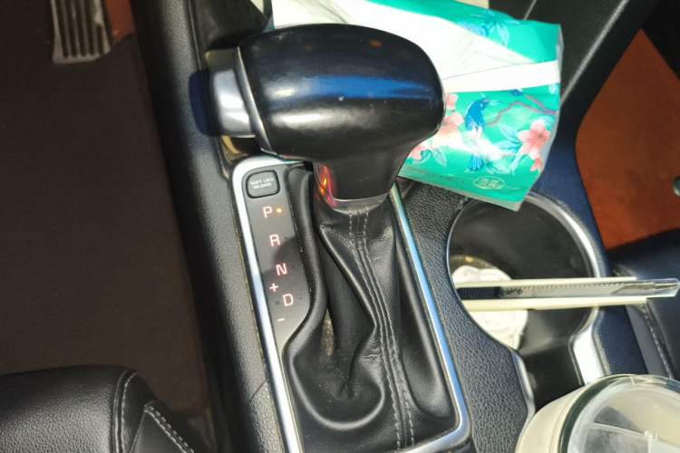 Used Kia KX5 2016 2.0L Automatic 2WD Premium Gear Lever