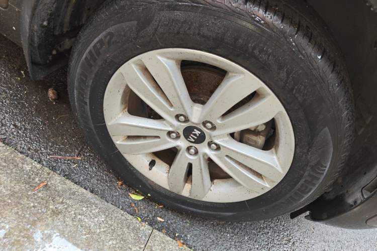 Used Kia KX5 2016 1.6T Automatic Two-Wheel Drive DLX Right Front Wheel Hub