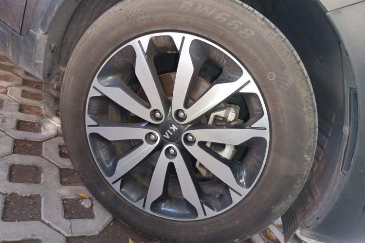 Used Kia KX5 2016 2.0L Automatic 2WD GLS Right Front Wheel Hub