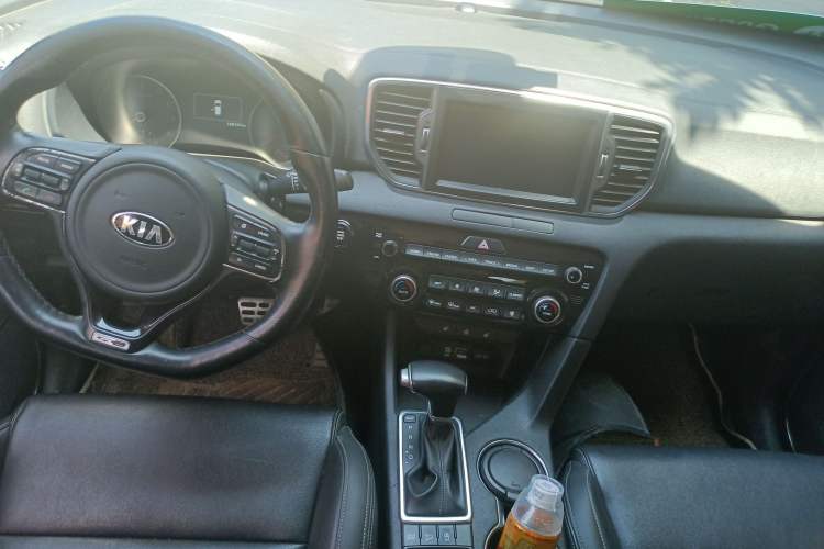 Used Kia KX5 2016 1.6T Automatic Two-Wheel Drive Premium Center Console