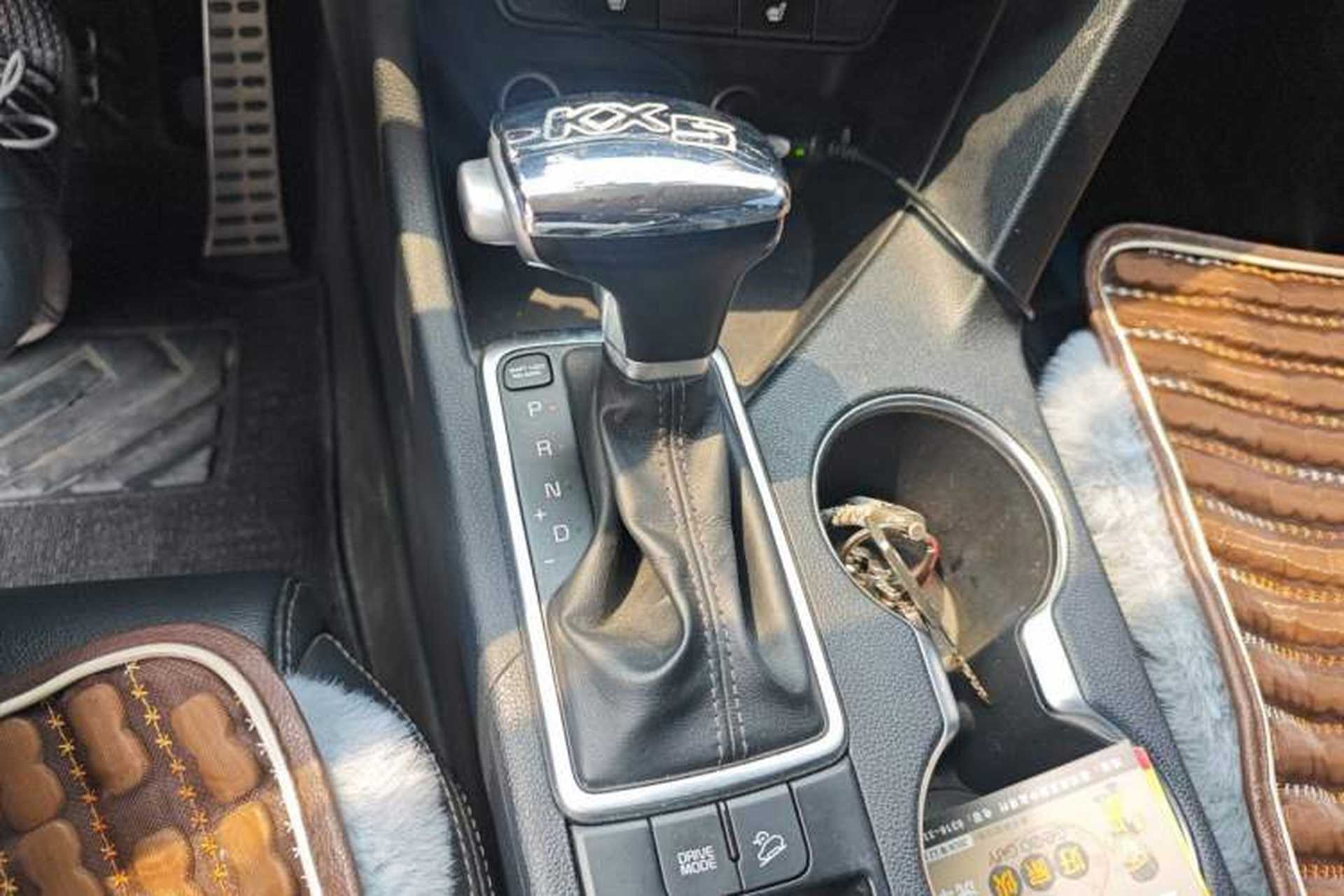 Used Kia KX5 2016 1.6T Automatic Two-Wheel Drive Premium Gear Lever