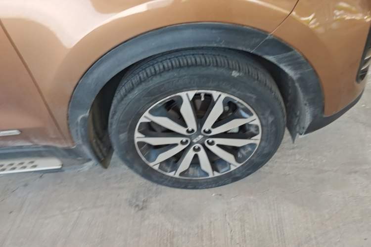 Used Kia KX5 2016 1.6T Automatic Two-Wheel Drive DLX Right Front Wheel Hub