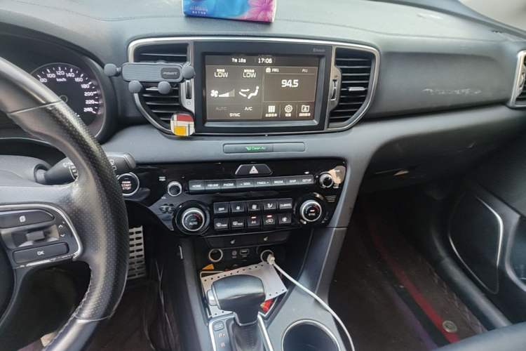 Used Kia KX5 2016 1.6T Automatic Two-Wheel Drive DLX Audio And AC Panel