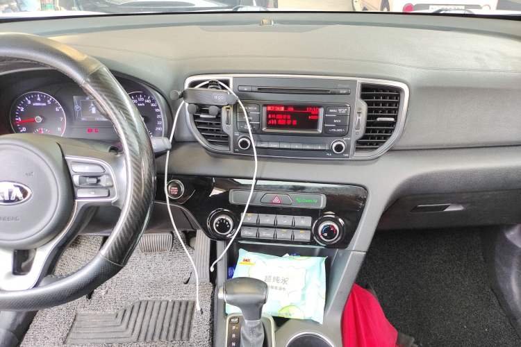 Used Kia KX5 2016 2.0L Automatic 2WD GL Audio And AC Panel