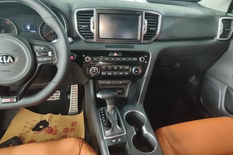 Used Kia KX5 2016 1.6T Automatic Two-Wheel Drive DLX Audio And AC Panel