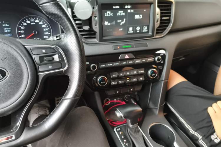 Used Kia KX5 2016 1.6T Automatic Two-Wheel Drive Premium Audio And AC Panel