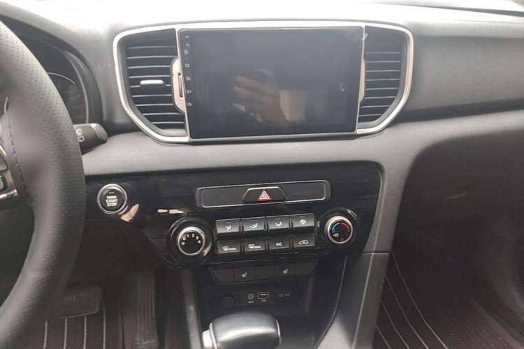 Used Kia KX5 2016 2.0L Automatic 2WD GLS Audio And AC Panel