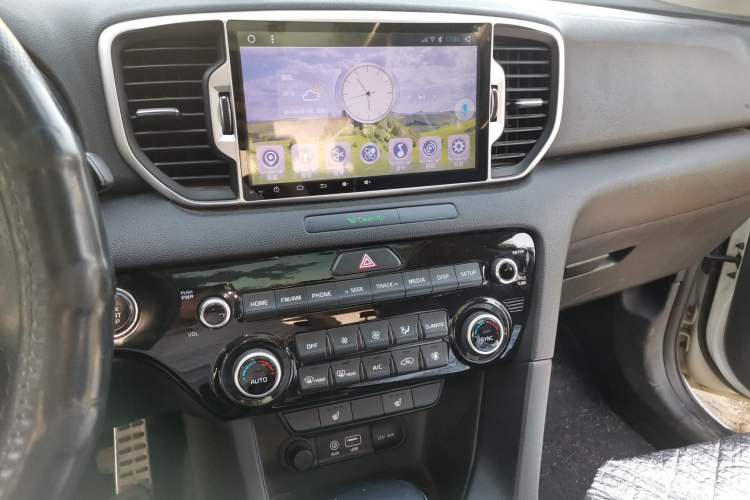 Used Kia KX5 2016 1.6T Automatic Two-Wheel Drive DLX Audio And AC Panel
