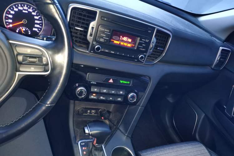 Used Kia KX5 2016 2.0L Automatic 2WD GLS Audio And AC Panel